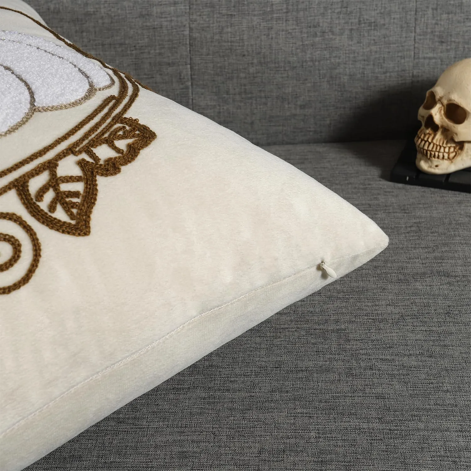 LUOYEHK Halloween Pillow Covers 18x18 Set of 2 White Pumpkins Embroidery Throw Pillow Covers Farmhouse Thanksgiving Home Decor Cushion Covers for Couch Sofa Bed