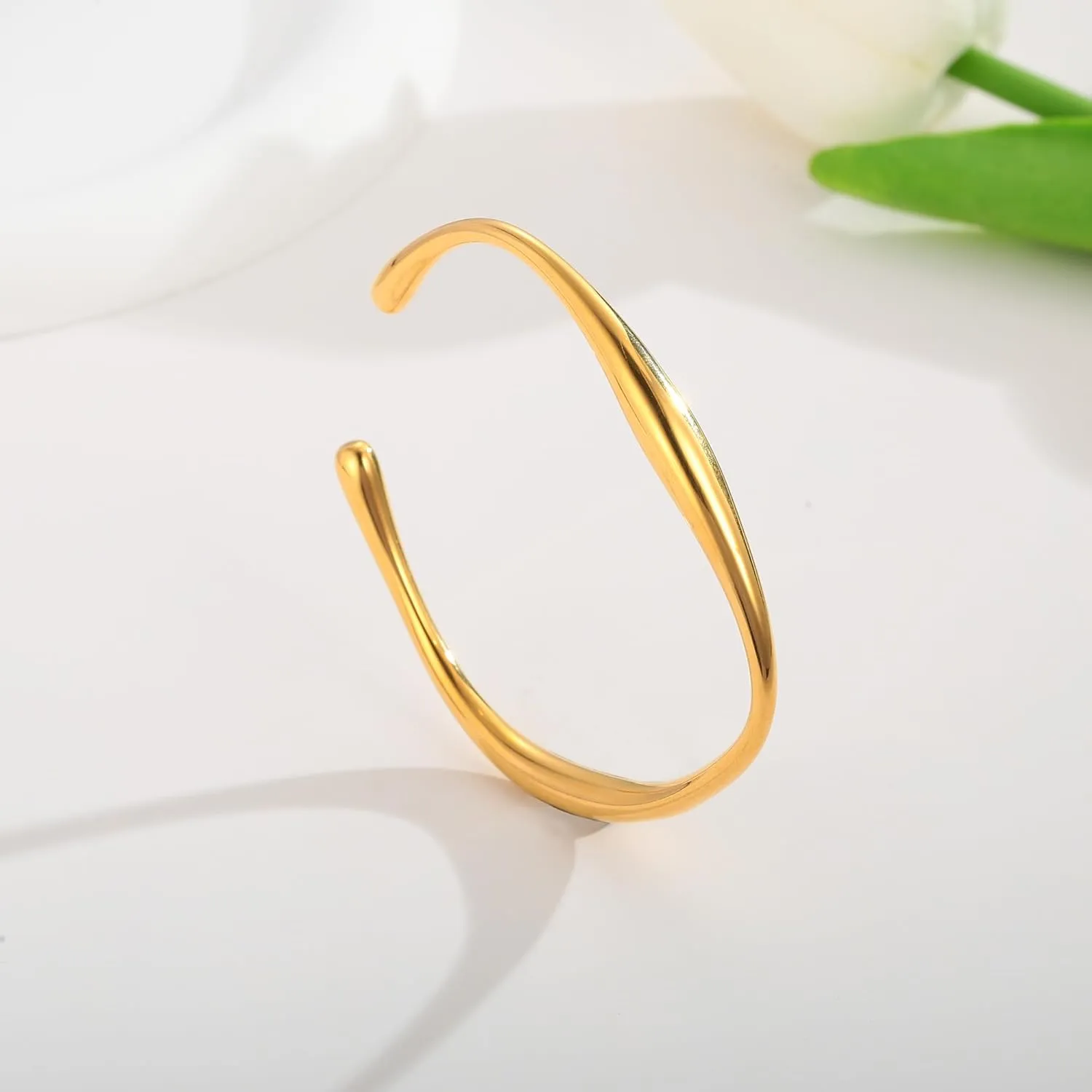 WOWORAMA Teardrop Gold Cuff Bracelets for Women Adjustable 18K Gold Plated Chunky Open Cuff Bangle Bracelets Minimalist Thick Gold Wrist Cuff Bracelets